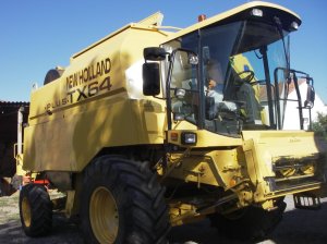 Second Hand combine New Holland TX 64 PLUS