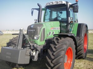 tractor-fendt-820-vario-front Tractor new FENDT 820 Vario